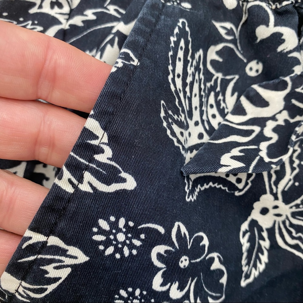 SOLD LOFT Black Floral Pleated Pull On Shorts - Picture 4 of 10